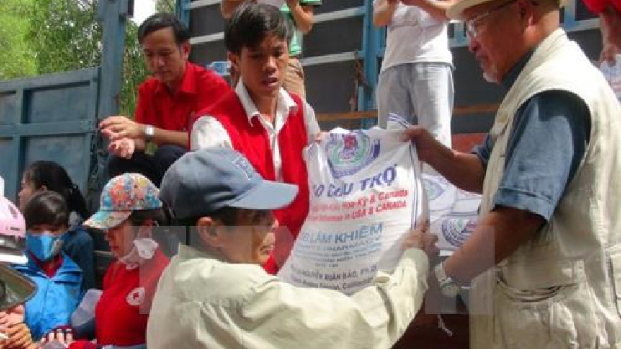 Poor people in Quang Binh, Soc Trang receive rice for Tet