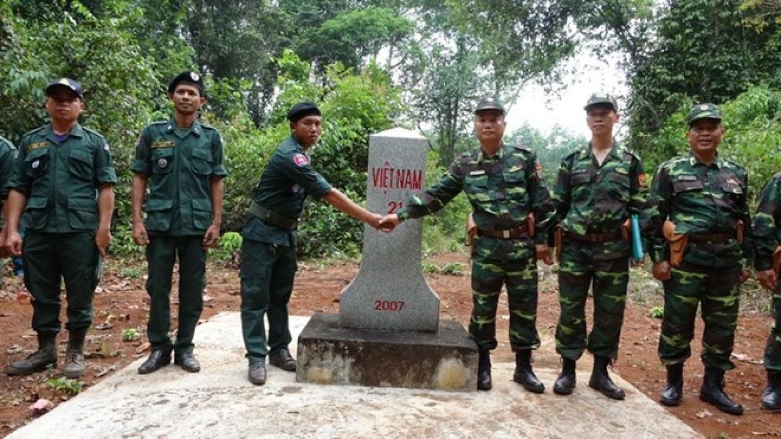 Growing solidarity, friendship on borders of Vietnam, Laos, Cambodia