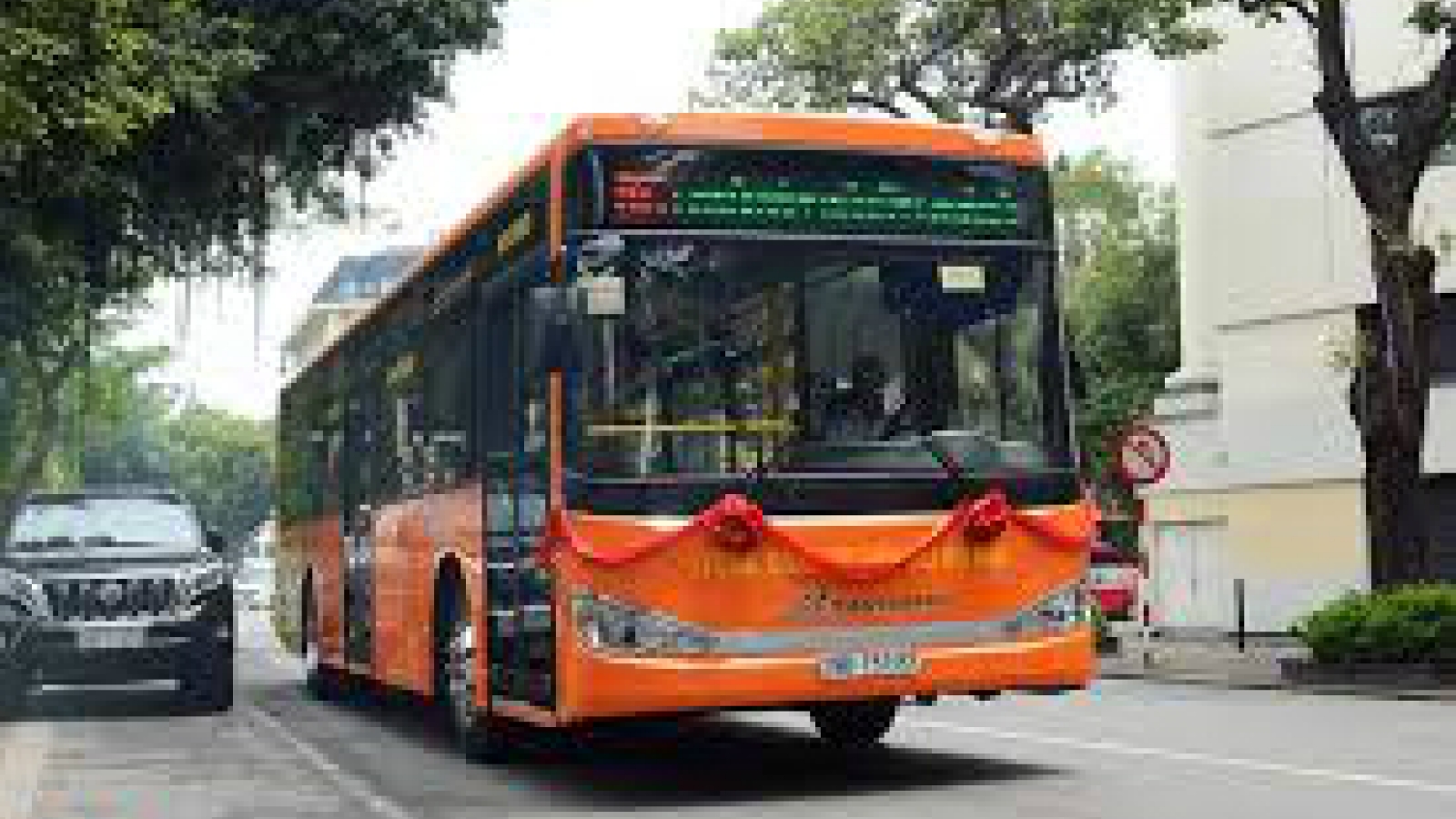 Hanoi promises free Wi-Fi on all buses to pull in passengers