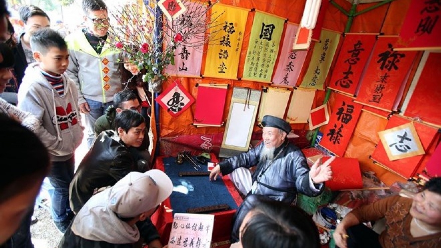 Almost 375,000 tourists visit Hanoi during Tet holidays