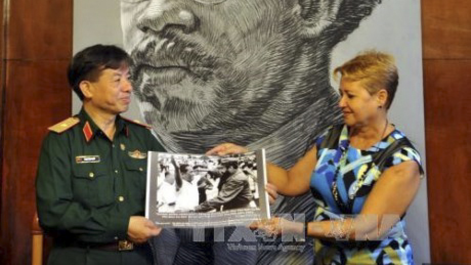 Vietnam, Cuba exchange press experience