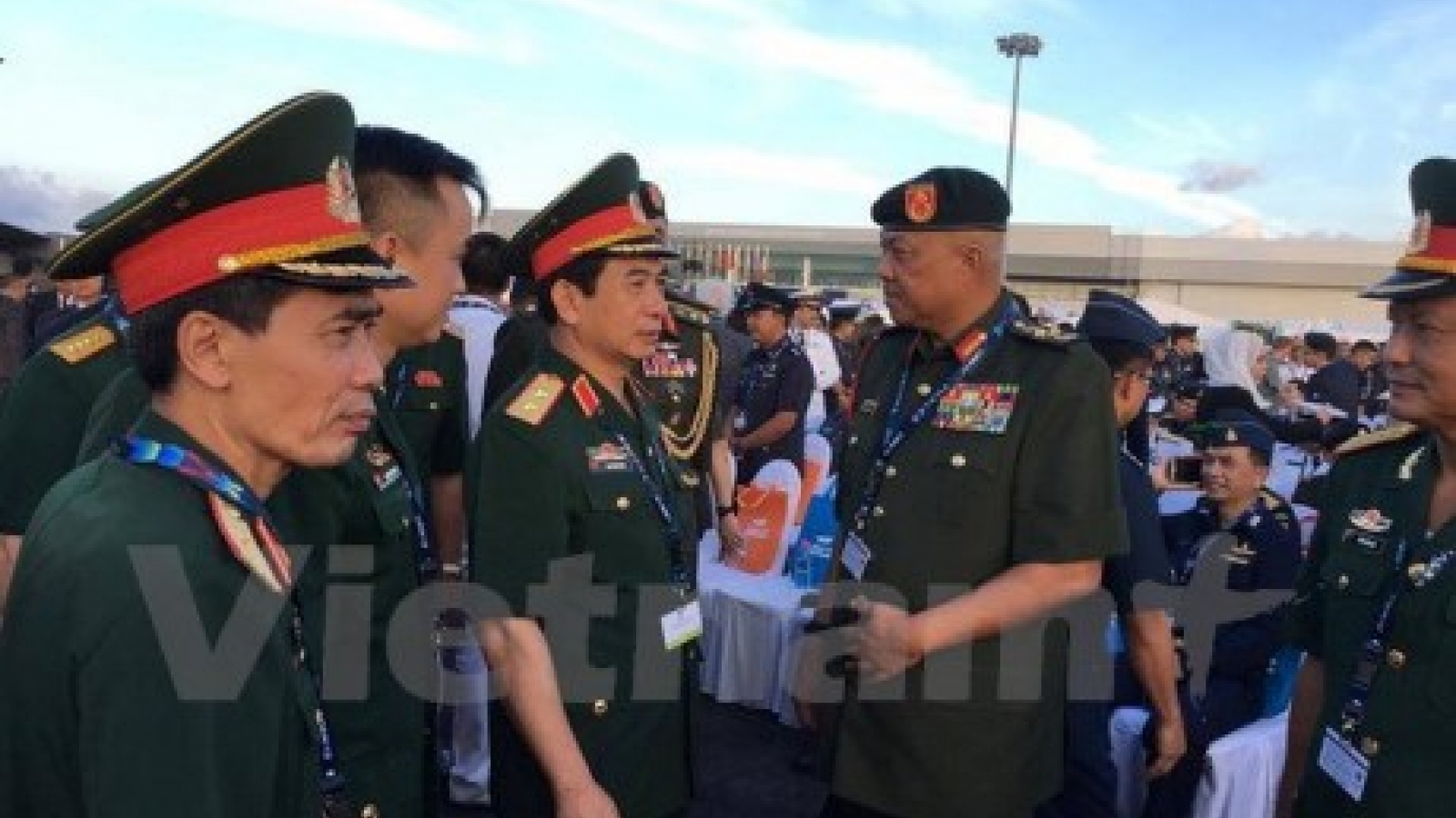 Vietnam attends international maritime, aerospace exhibition