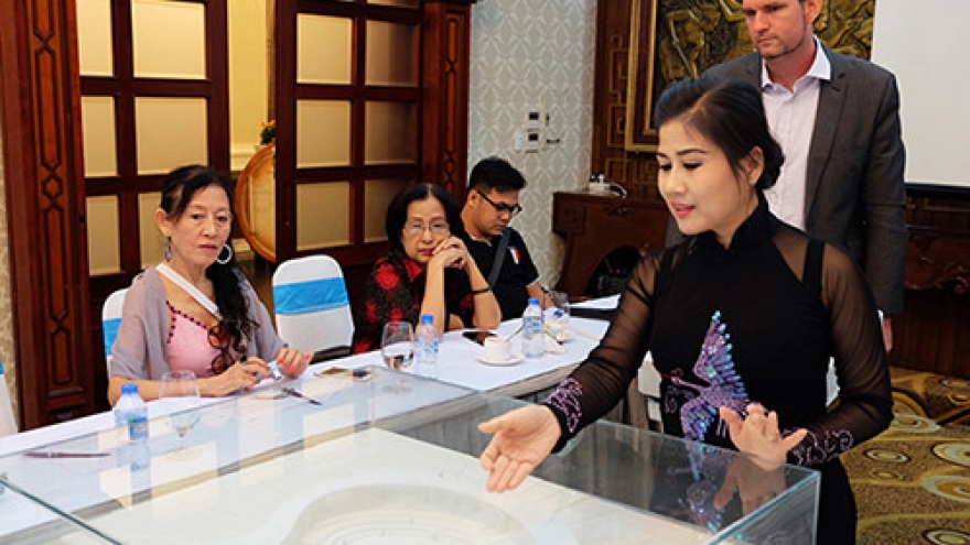 
        Linh Huyen nominated ambassador of EG3 Paris film festival
                              