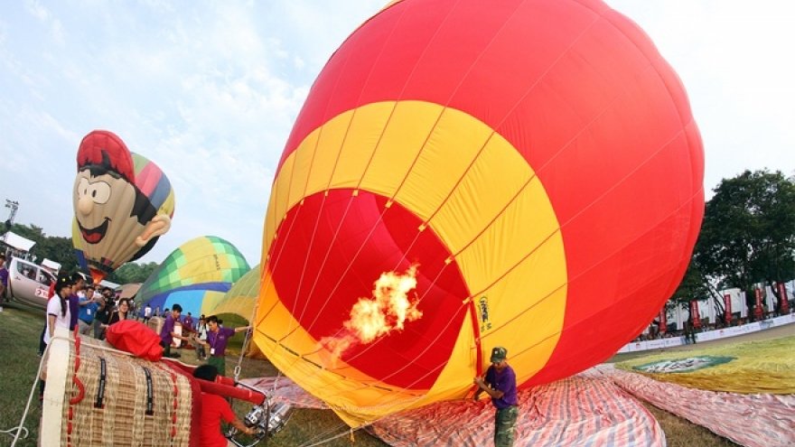 In pictures: Hue Festival features hot-air balloon rides