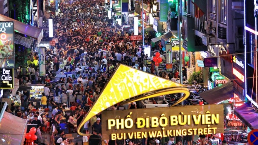 Thousands jostle their way through Bui Vien pedestrian street on Christmas Eve