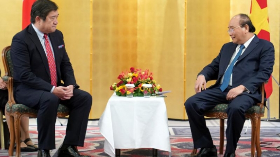 PM Phuc meets Japanese group leaders