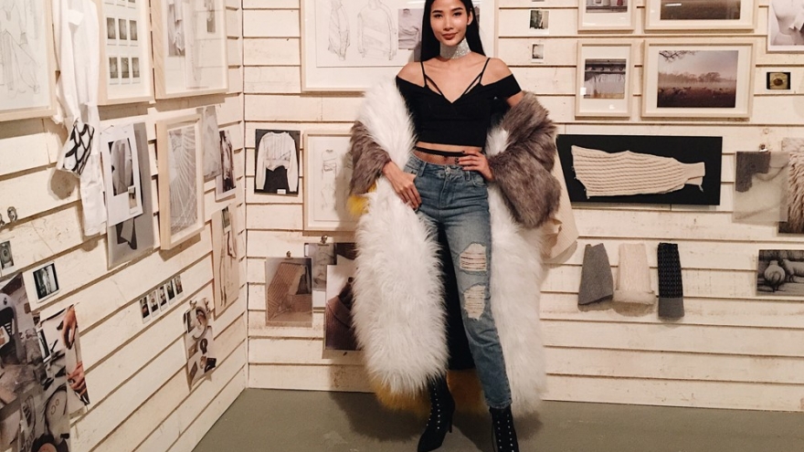 Hoang Thuy struts London catwalk