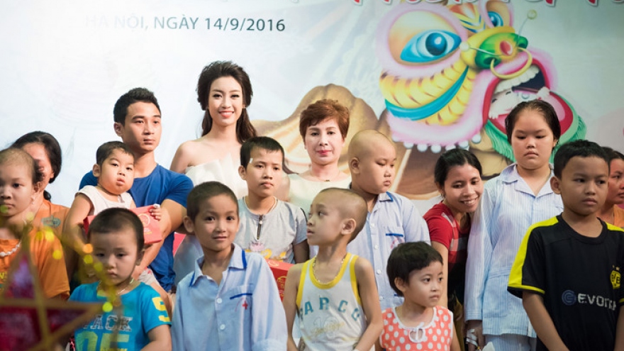 Beauties join Mid-Autumn Festival for disadvantaged children