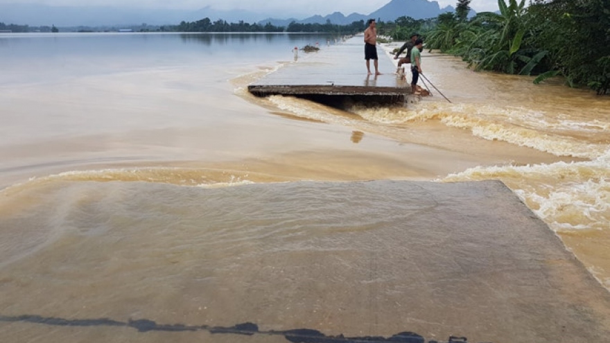 Hanoi: Houses submerged by breached dike on Bui River in Chuong My