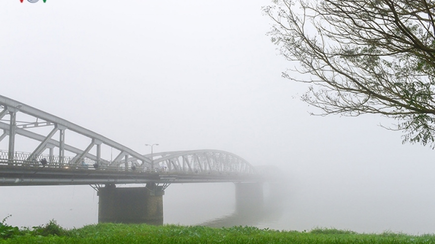 
        Breathtaking scenery of ancient Hue amid fog in late winter
                          
                      