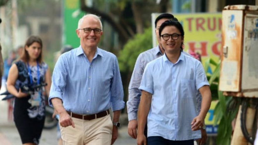 Australian PM gets his first taste of Vietnamese banh mi in Da Nang
