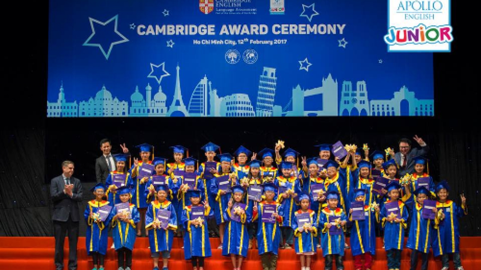 Apollo awards Cambridge certificates to Vietnamese students
