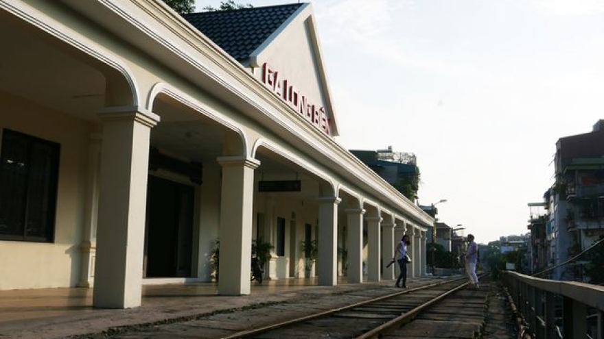 Long Bien station grows into hip check-in point for young travelers in Hanoi