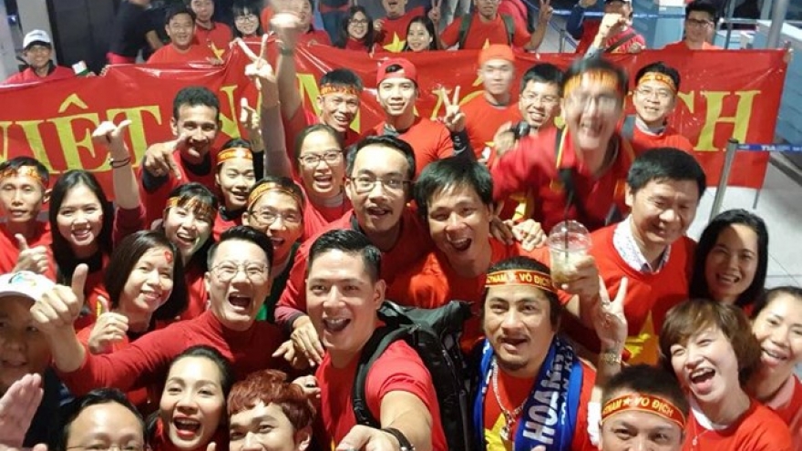 Celebrities jet off for U23’s team