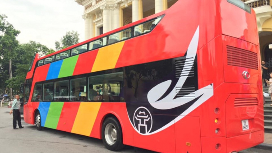 Hanoi open-top tour buses on trial