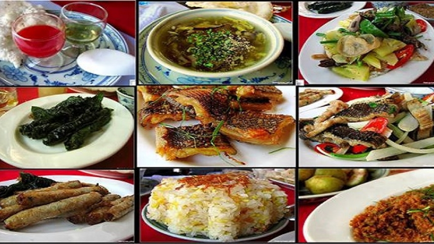 CNN suggests exotic meal at 200-year-old snake village in Hanoi