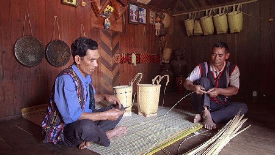 Papoose weaving craft of the Churu
