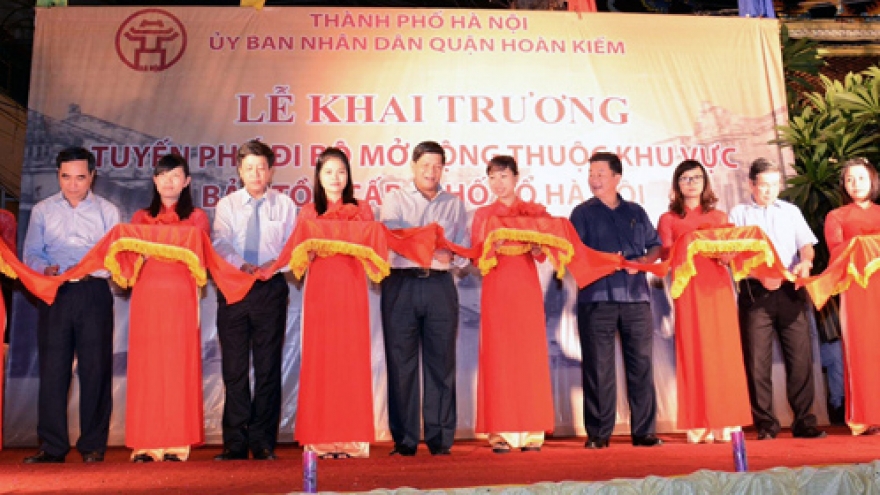 Hanoi opens walking streets in Old Quarter 