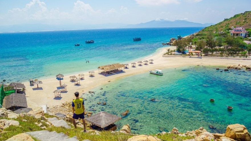 Unique hot and cold water beach in Nha Trang Bay
