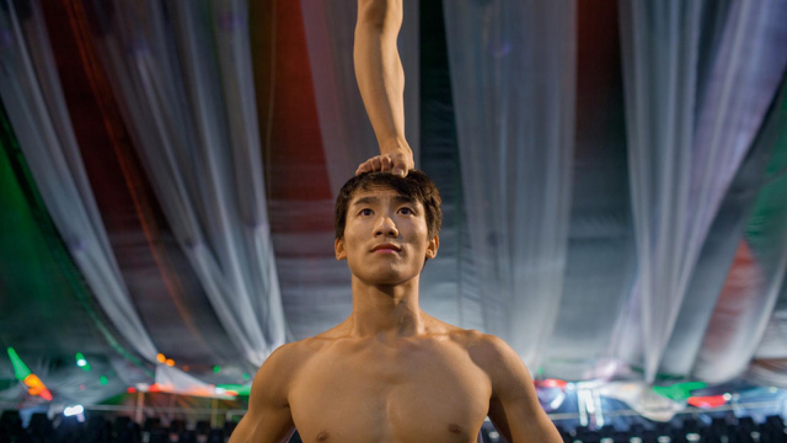 Vietnam circus through the lens of Uruguayan photographer