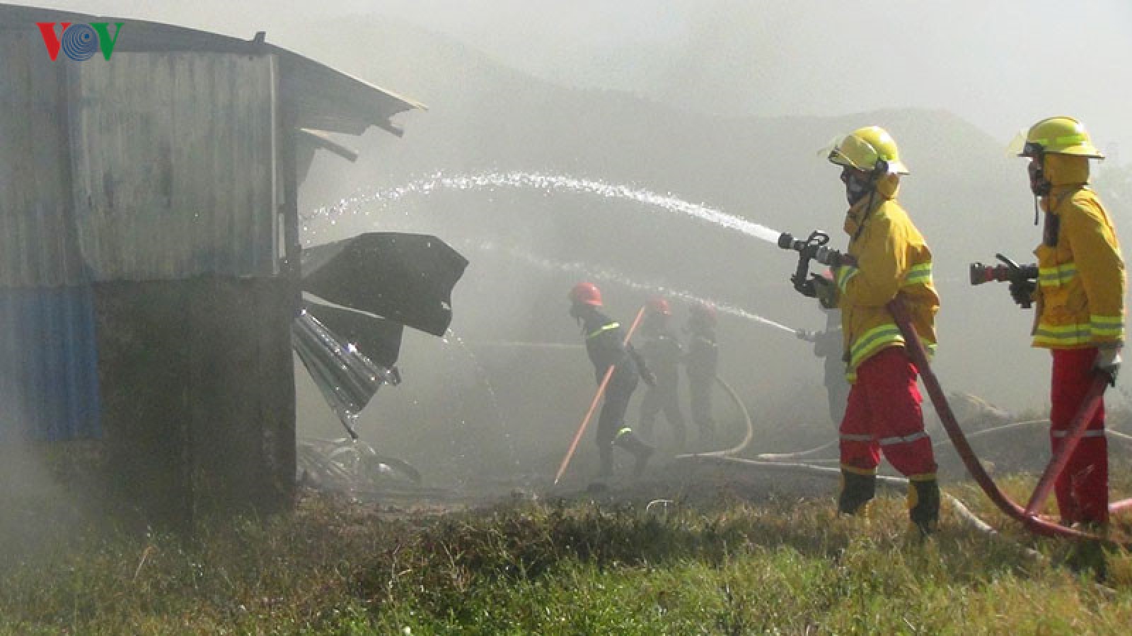 Fiberglass factory goes up in flames in Nghi Son