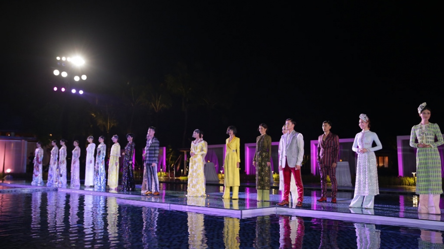 Designer Cong Tri launches latest collection on outdoor stage