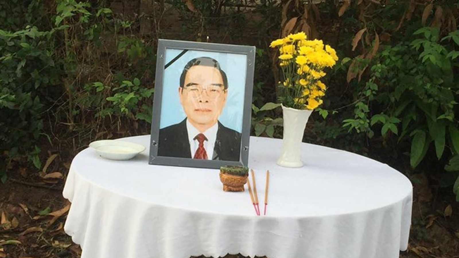 Cu Chi residents dedicate altars to former PM Khai