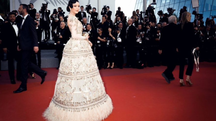 Nha Ky hits the Cannes red carpet in non-traditional look