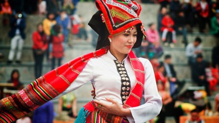 Colorful costumes of ethnic women in Son La