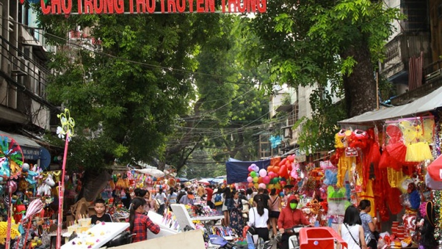Thrilling masks sold at mid-autumn market in Hanoi’s Old Quarter