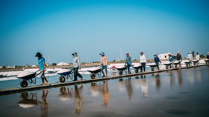Immense salt fields boast their stunning beauty in scorching sun