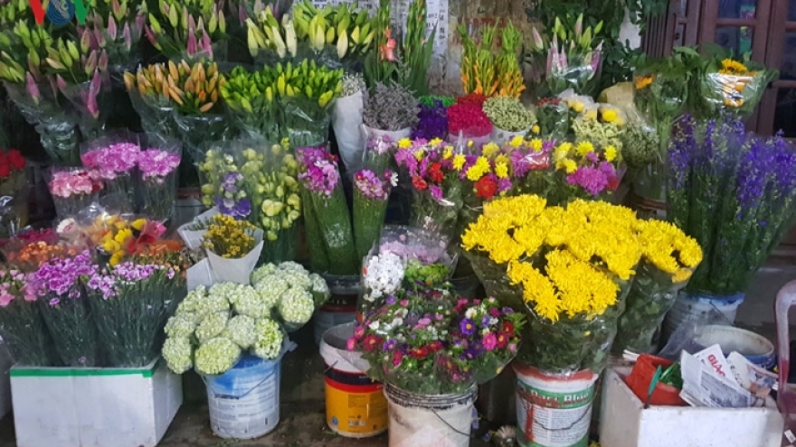 Markets enjoy brisk trade as prices soar during Nguyen Tieu festival