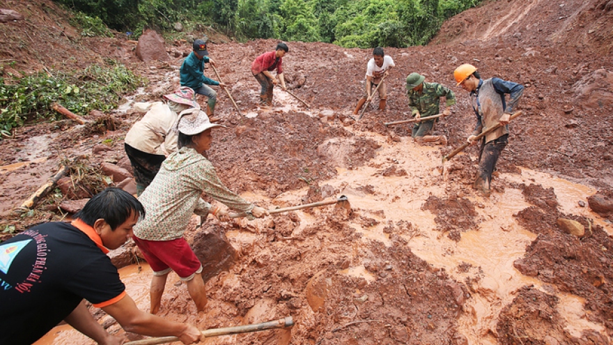 Massive landslides bury residents and houses in Lai Chau 