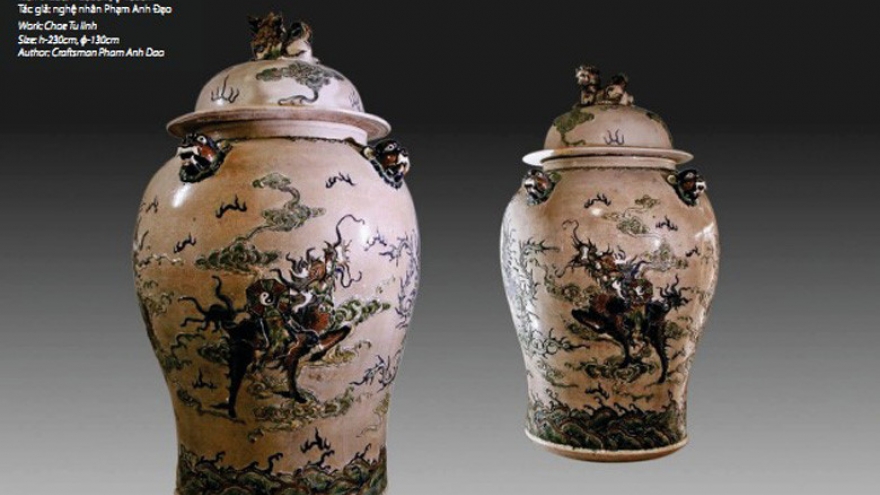 Rare Tu Linh vases sell for record amount at auction