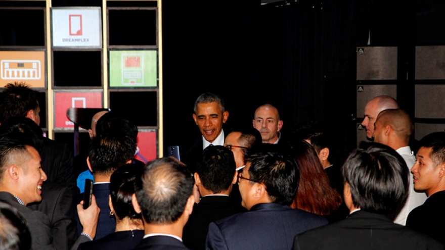 Obama meets Vietnamese entrepreneurs 