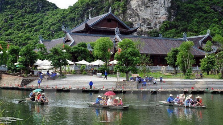 
        Ninh Binh seeks to promote Trang An landscape complex values
                              