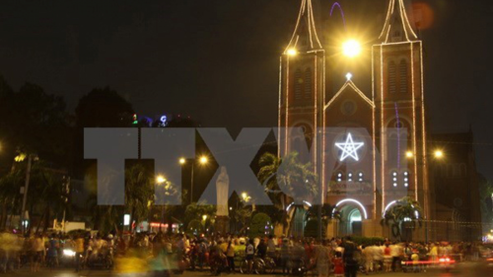 Deputy PM congratulates Catholics in Tien Giang