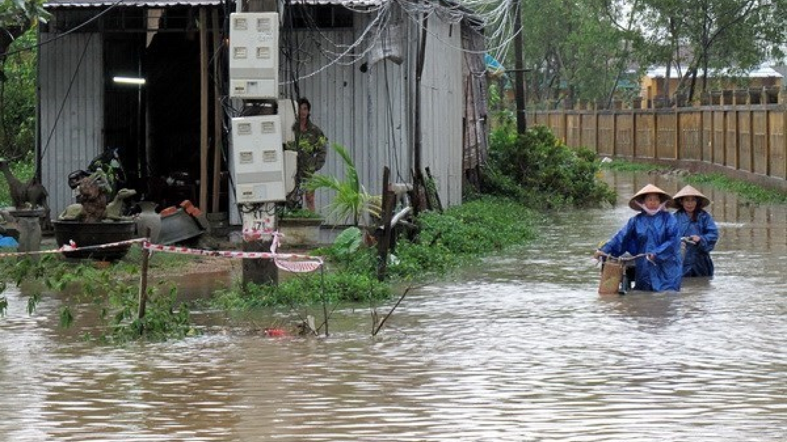 Over VND45.9 billion raised to support central flood victims