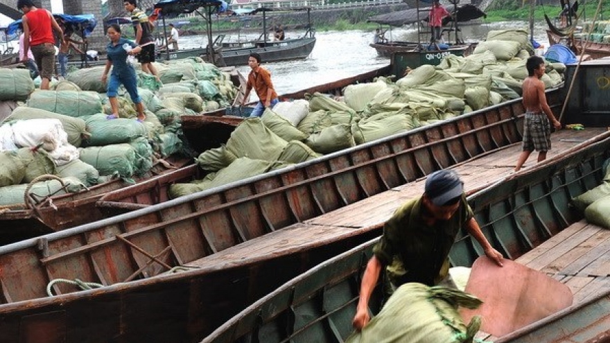 Quang Nam develops border trade with Lao province
