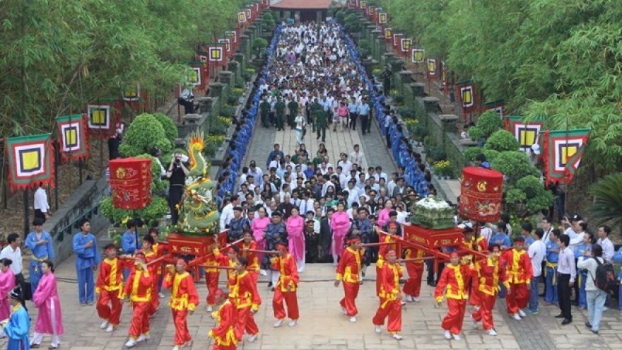 Nation’s legendary father, mother commemorated