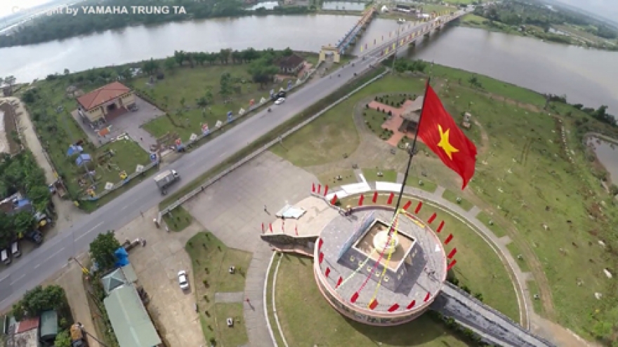 Flycam takes eye-catching pics of Vietnam