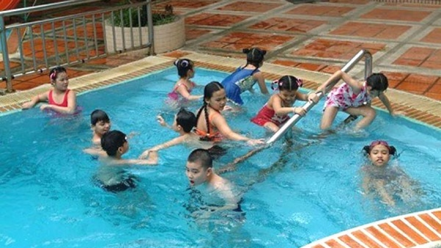 
        Provinces asked to teach students swimming skills
                              