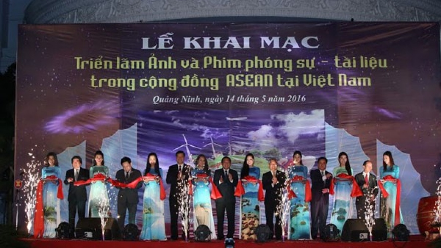 Photo, film exhibition on ASEAN Community opened in Quang Ninh