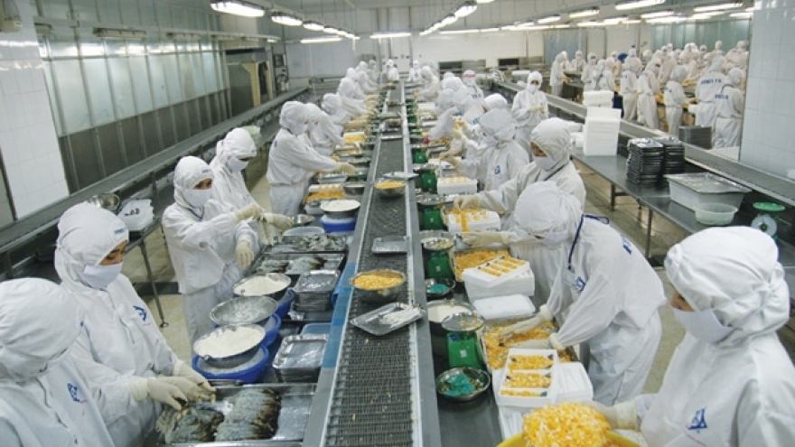 Vietnamese businesses burdened with labor costs