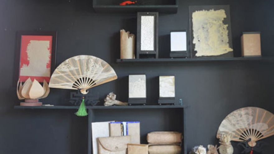 
        Paper made of coconut milk in Hoi An impresses tourists
                              