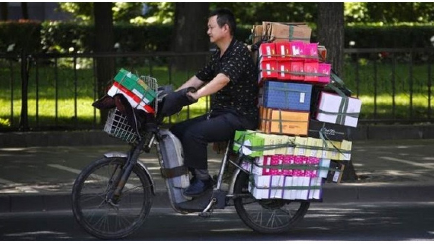 Amazon, Alibaba face competition from Facebook goods sellers