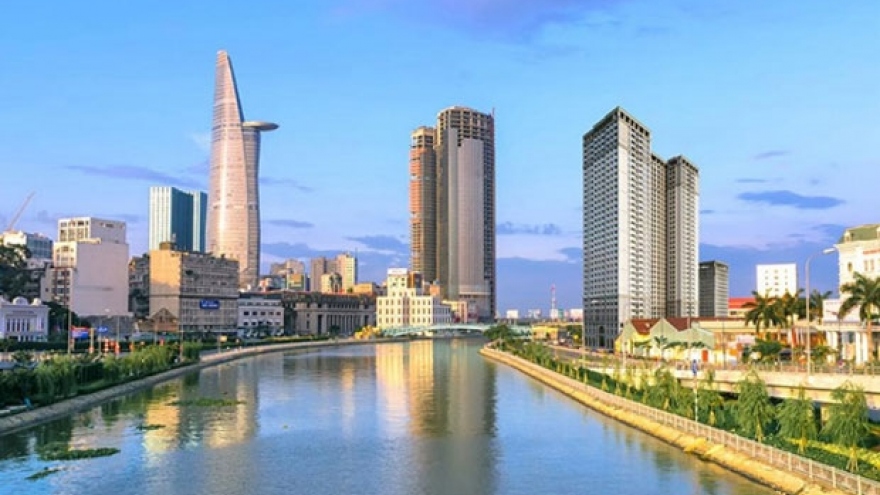 How will the real estate market perform in 2017?