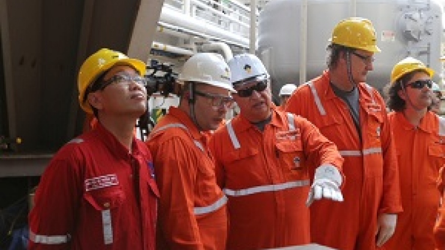 Rosneft and Petrovietnam leaders visit Rosneft exploration drilling rig
