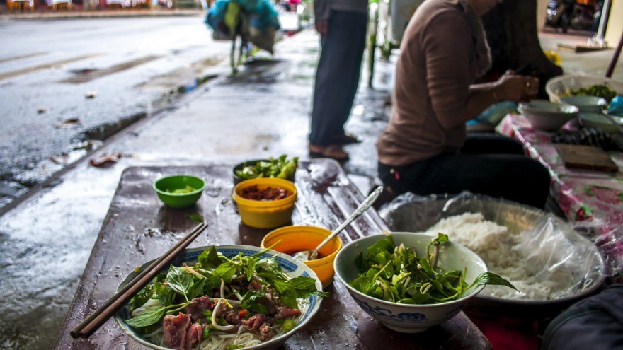 How Vietnamese street food tastes to foreigners