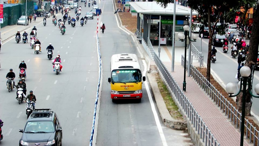 Hanoi allows ordinary buses to use BRT lane